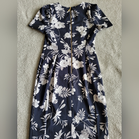 Calvin Klein Floral Crepe Sheath Dress Size 8 NWOT - Picture 7 of 7